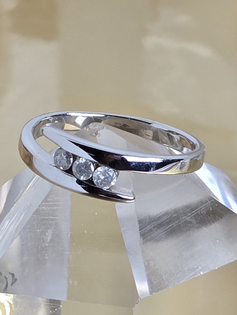 Minimalist 925 Sterling Silver Ring SZ 6 with Natural Diamonds